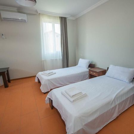 Hotel Cosmos Батумі Екстер'єр фото