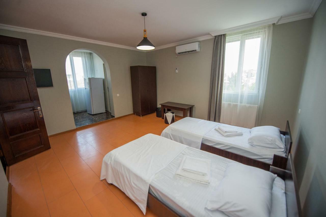 Hotel Cosmos Батумі Екстер'єр фото